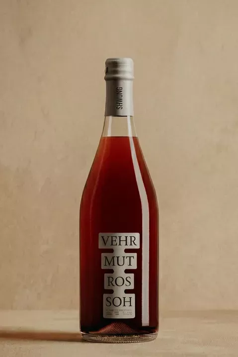 [vehr-mut ros-soh] - Italian aperitivo